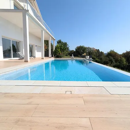 Homestay Luxueuse Avec Piscine Echenevex
