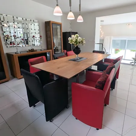 Luxueuse Avec Piscine Homestay *