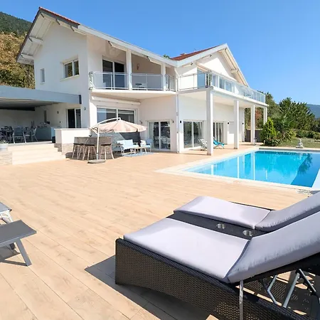 Luxueuse Avec Piscine Echenevex