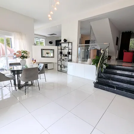Luxueuse Avec Piscine Homestay Echenevex