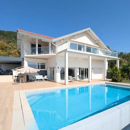 Homestay Luxueuse Avec Piscine Echenevex