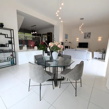 Luxueuse Avec Piscine Homestay