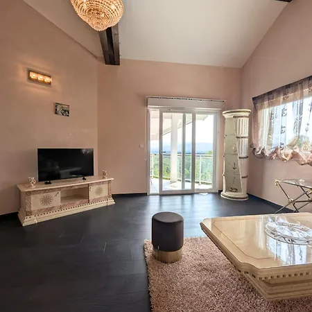 Homestay Luxueuse Avec Piscine