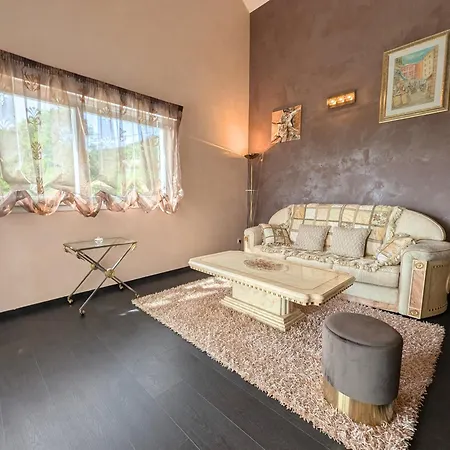 Homestay Luxueuse Avec Piscine
