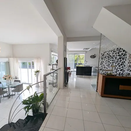 Luxueuse Avec Piscine Homestay *